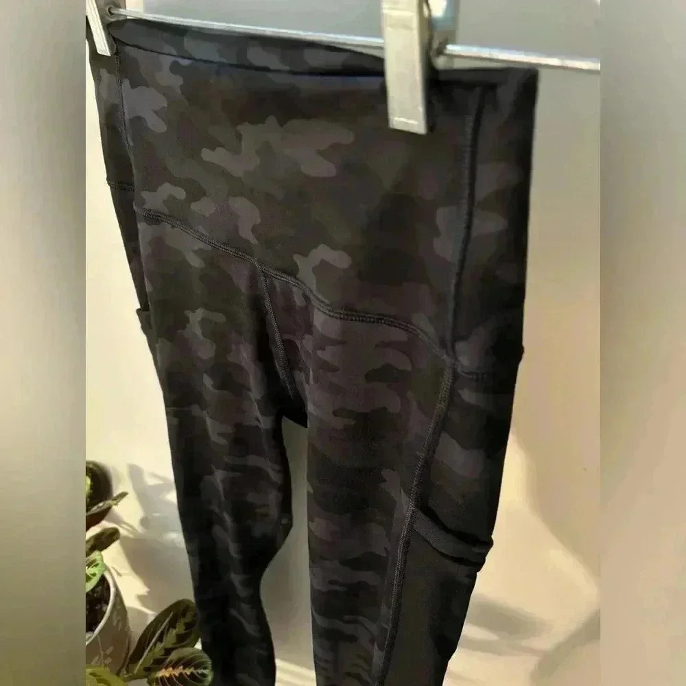 *NWOT* FABLETICS ankle pant - Picture 2 of 4